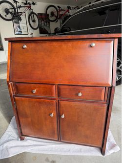 Antique look desk $125