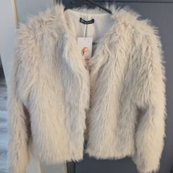 Pretty Garden faux Fur Shaggy White Jacket