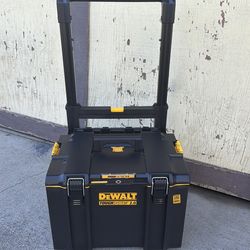 New Dewalt TOUGHSYSTEM 2.0 24 in. W Modular Tool Box