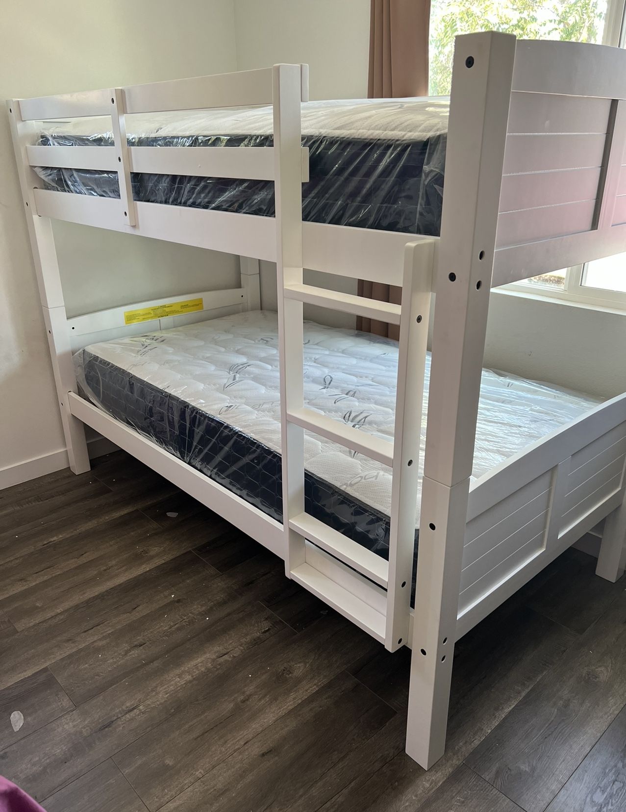 Litera Twin Size Nueva En Su Caja Incluye Colchones