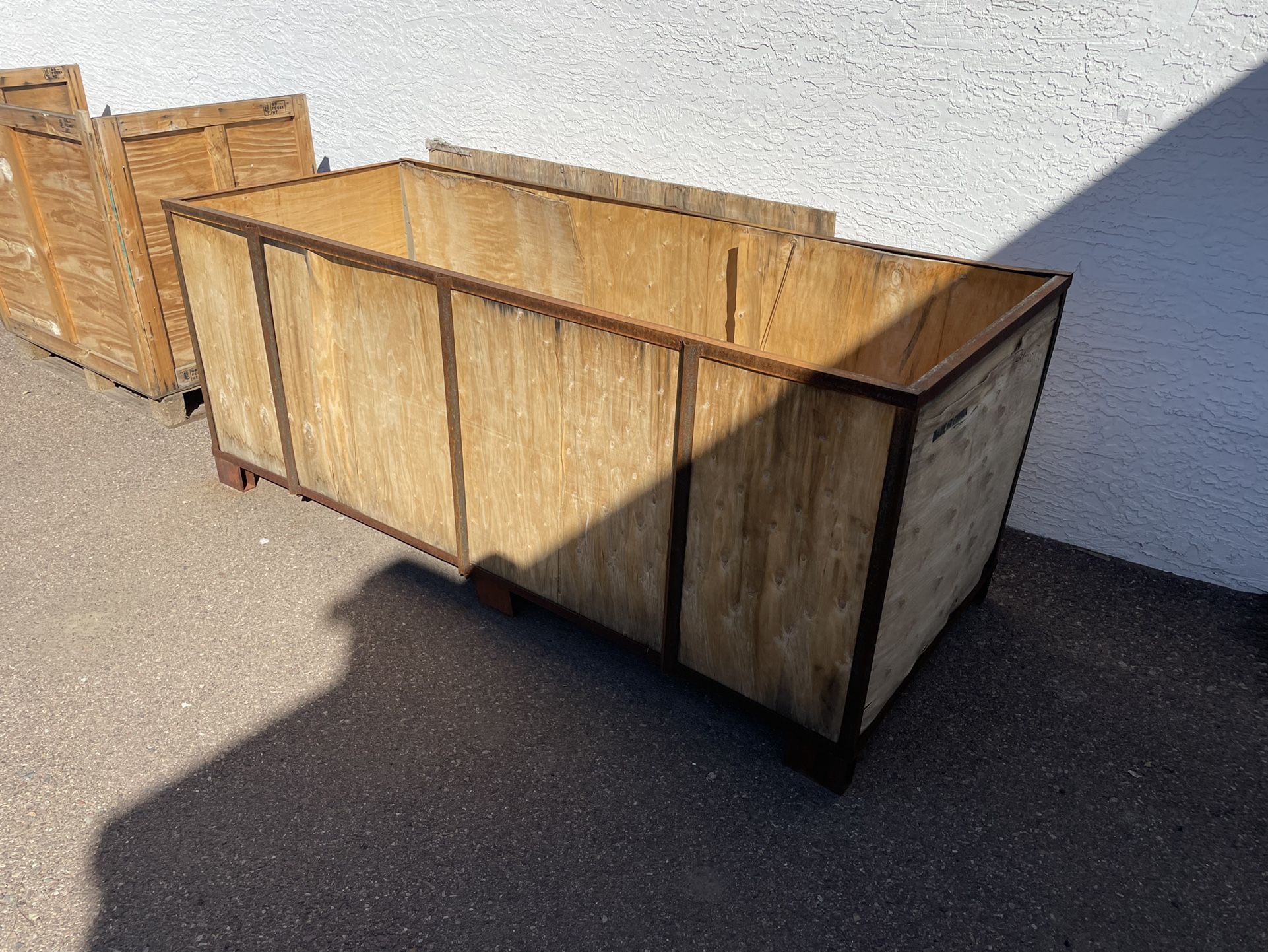 FREE huge Crates And Pallets 