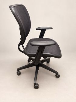 Ergonomic Office Chairs/ Silla ergonómicas de oficina