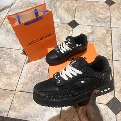 Black LV runner