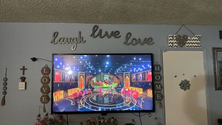 VIZIO television in very good condition 55”