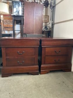 Two nightstand excellent condition, solid wood