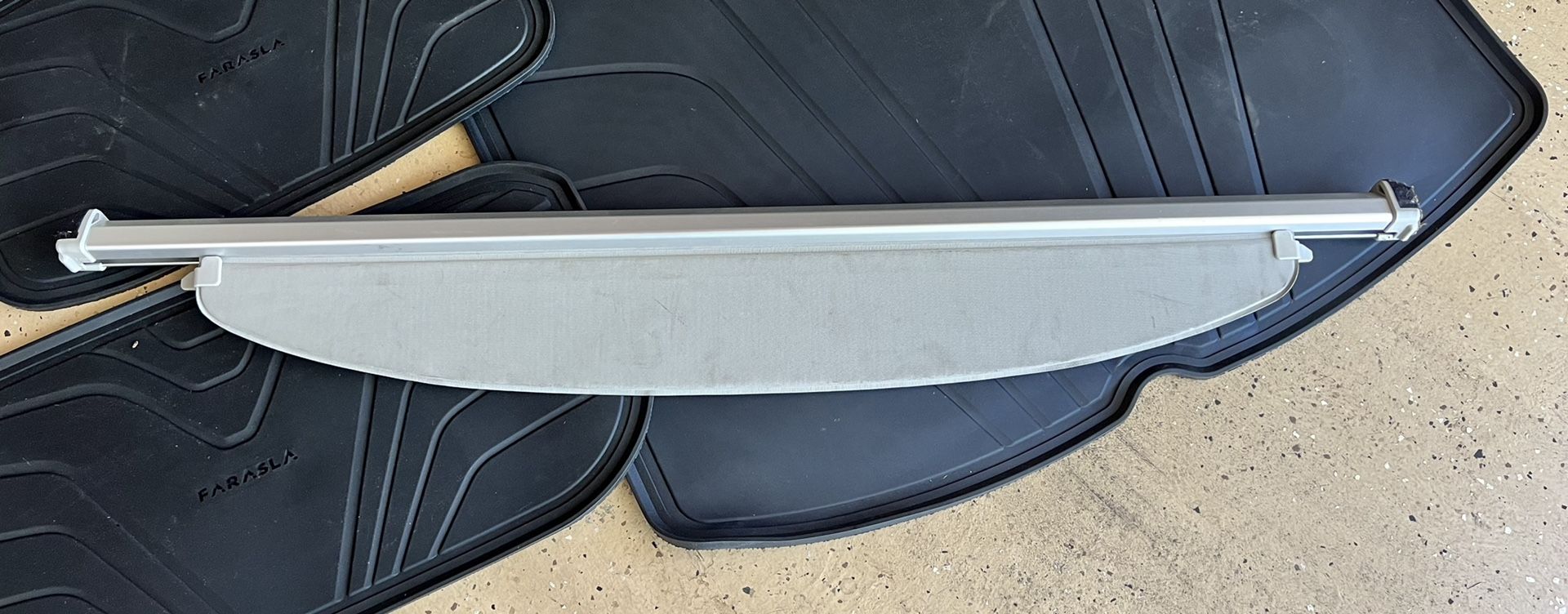 Toyota Hybrid 2011 Retractable Trunk Cover