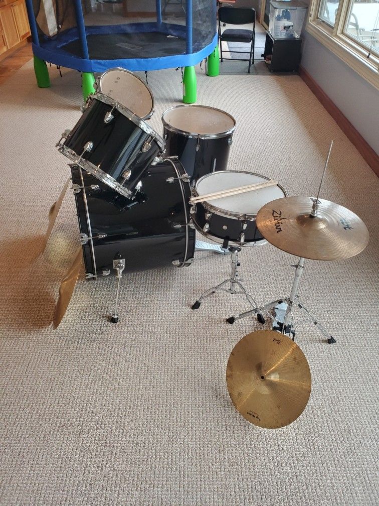 Ludwig 5piece drum set with cymbals for Sale in Lemont, IL OfferUp
