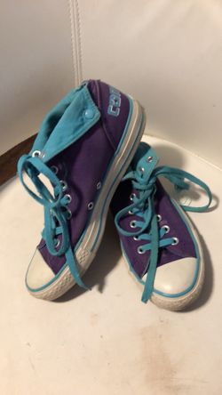 Converse sneakers unisex size 7.5men/9 woman