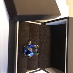 Brand new Sapphire diamond Ring In Yellow gold