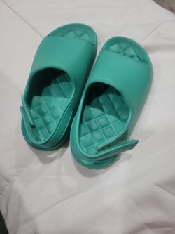 Used Unisex Sandals