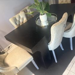 6 Dining Room chairs 