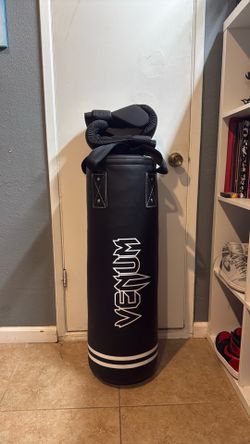 Venum 70lb Punching Bag WITH 14oz Venum Punching Gloves!!!