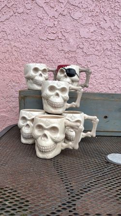 Skull/skeleton pots for plants