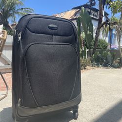 Large Samsonite Roller Bag