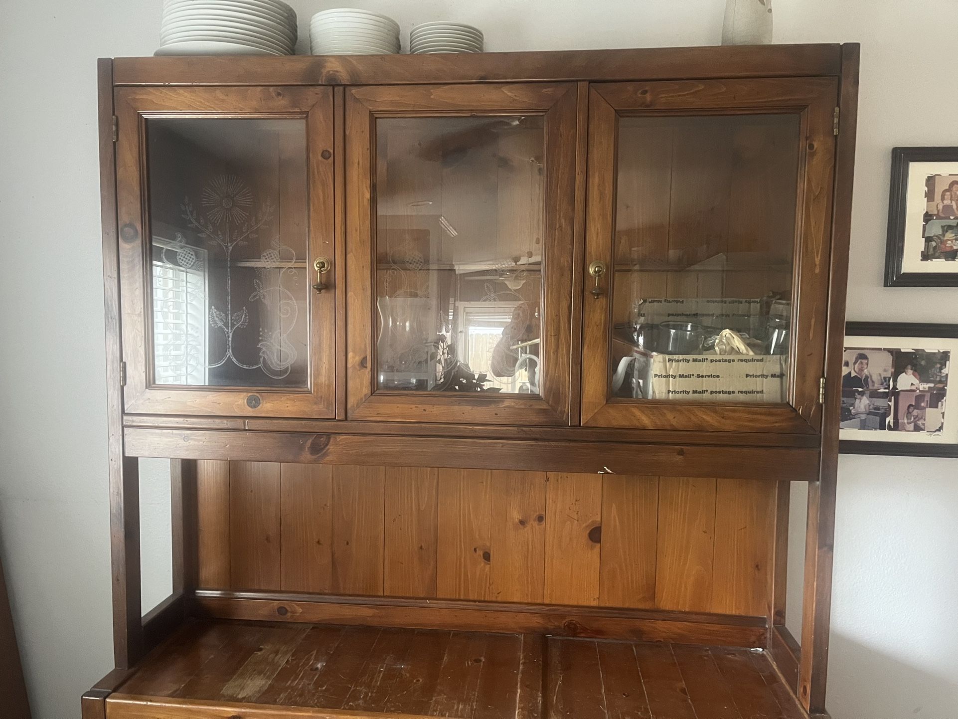 Lane Buffet Vintage Lane Buffet & Hutch for Sale in Bonney Lake, WA - OfferUp