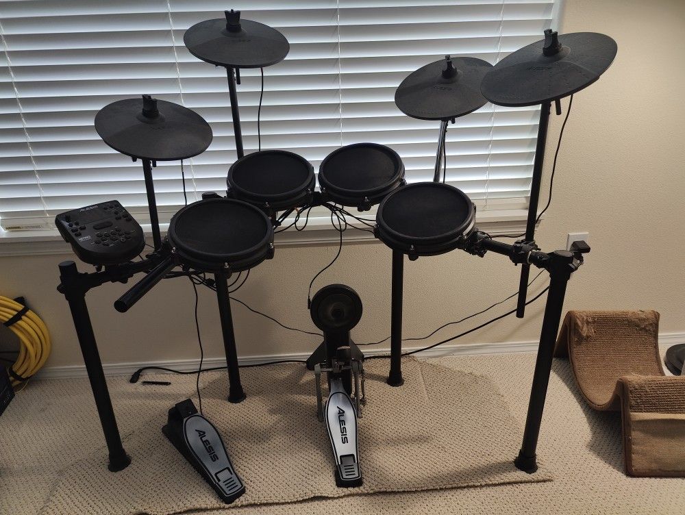 Alesis Nitro Mesh Kit 8-piece +Crash Cymbal 2