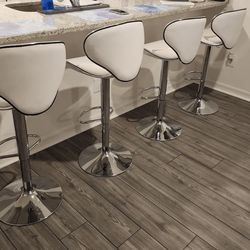 4 brand new white bar stools