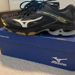 Women’s Mizuno Volleyball Shoes