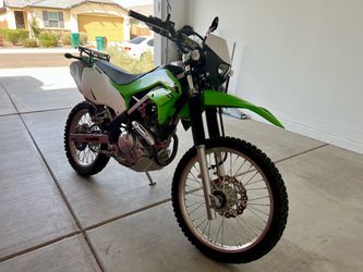 Kawasaki KLX 230 Dual-Sport Dirt Bike