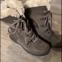 Columbia Women's Ice Maiden II Snow Boot size 10