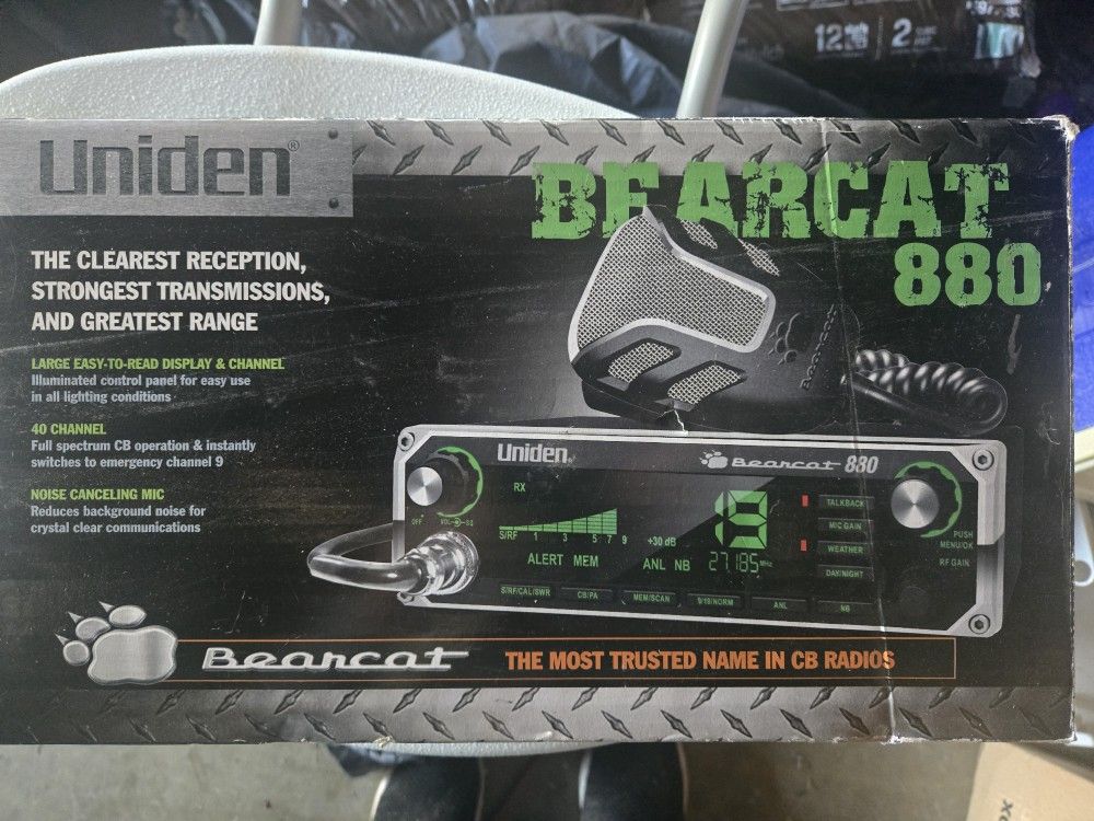 Bearcat 880 CB Radio