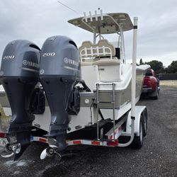 NAUTICSTAR 2602 DEL 2018 COMO NUEVO CON SOLO 250 HORAS TRAILER NUEVO ESTA EN EL AREA DE NAPLES INTERESADOS LLAMAME 786@915@2829 