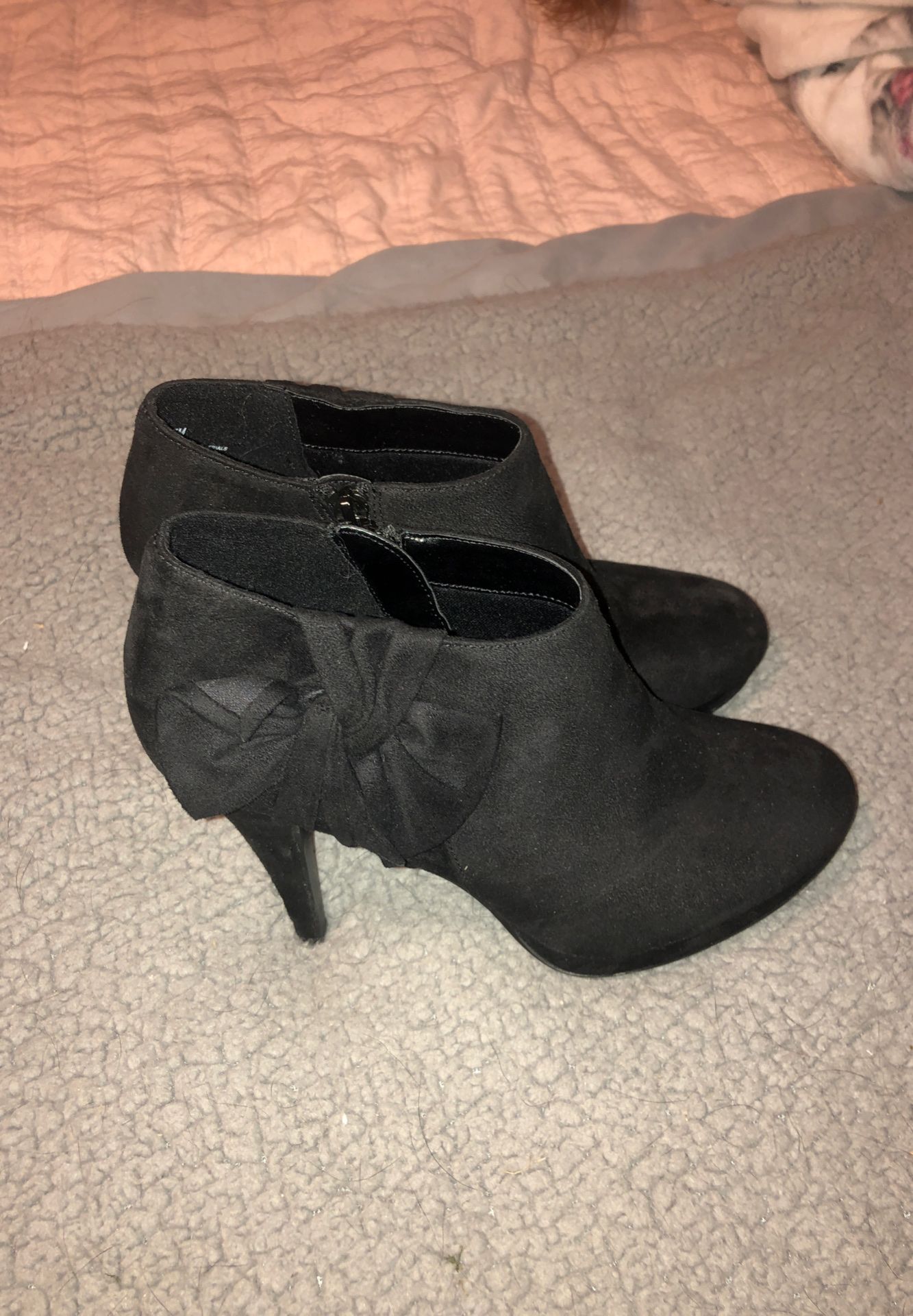 Black heels size 7M
