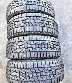 225/65/17 Falken Set de Llantas con 80% de vida las 4