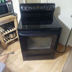 Black GE Spectra 5 Burner Glass Top Stove With Self Cleaning Oven In Excellent Condition