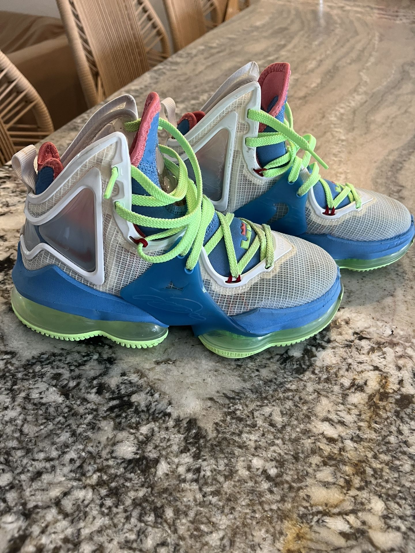 Nike Lebron 19 Kids 4.5