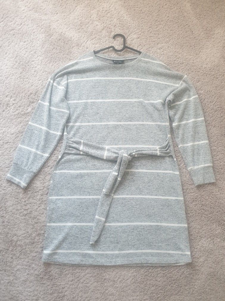 Pickup From LebnonTN 37087...Alison Andrews Womens Dress..pet N Smoke Free Home...excellent Condition ..OBO 