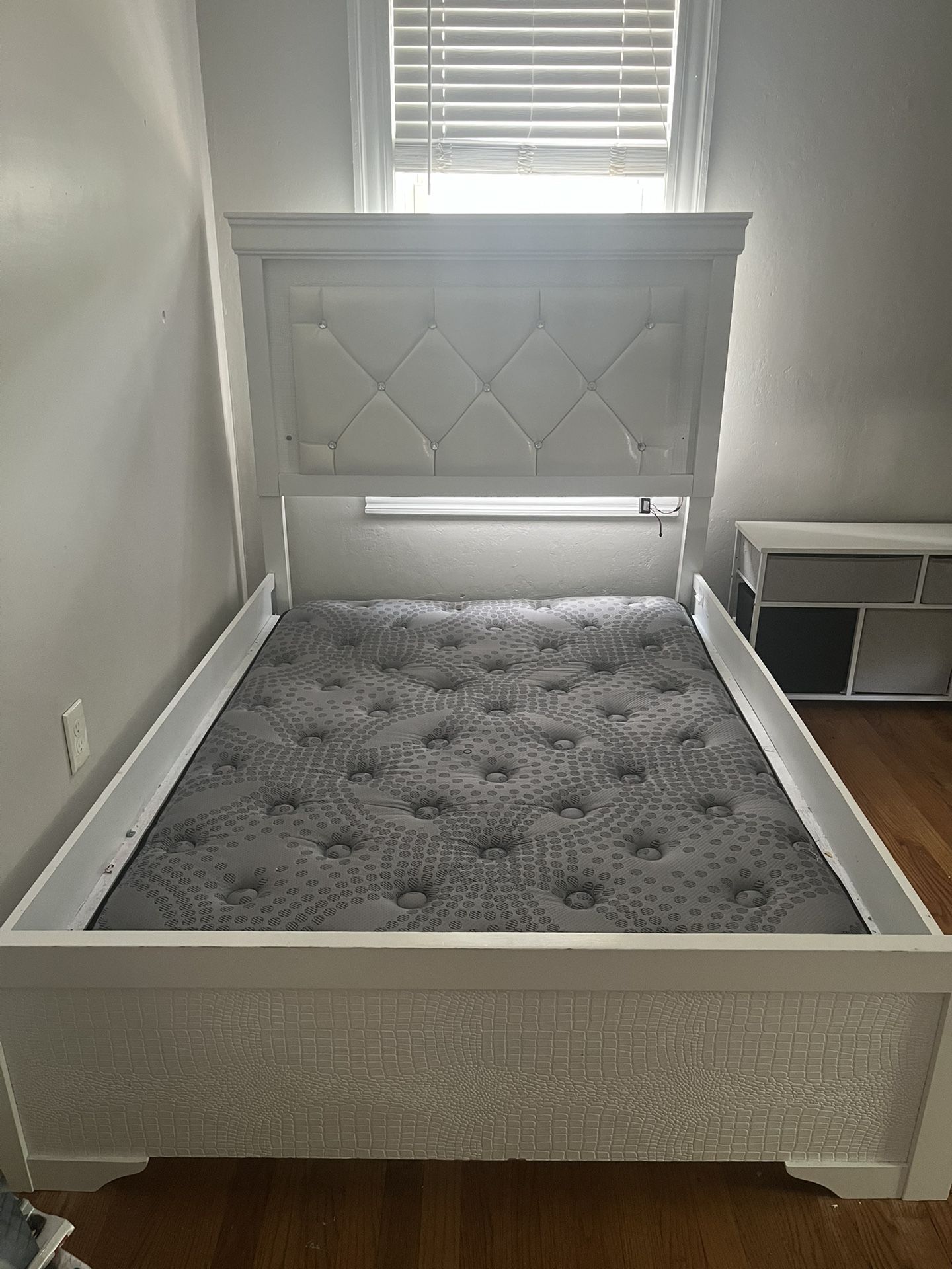 White Bed Set 