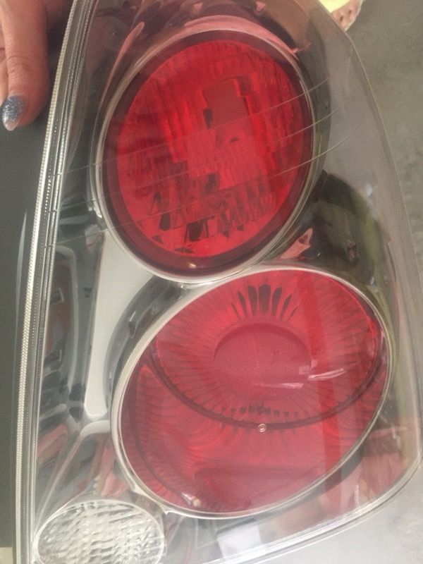 Nissan Altima 2 Tail lights