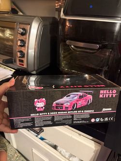 Hello Kitty & 2002 Nissan Skyline GT-R