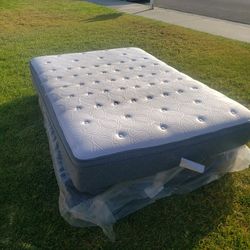 Sealy Full Size Mattress with Box Spring