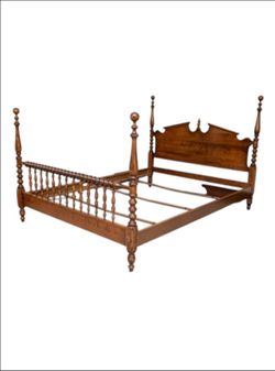 Vintage 70s Traditional Ethan Allen
Heirloom Collection Classic Manor  Pediment Poster Spindle Maple Queen #15-5612