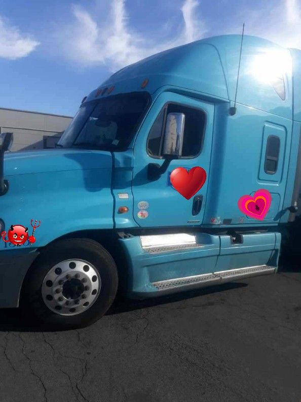 2011 Freightliner Cascadia Has Cummins ixs 10 speed clean diesel running truck kenworth Peterbilt 379 classic xl