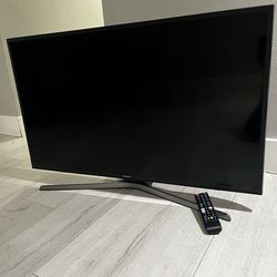 35” Samsung TV with remote