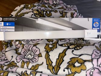 GE 18” Under Cabinet LED Light Fixture Plug-In HD Lumiere w/ Box