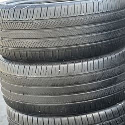 PAIR OF TIRE 265 40 22 MICHELIN 85% LIFE