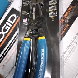 KLEIN TOOLS 2 - PIECE LINEMAN'S PLIERS & WIRE STRIPPER KIT 