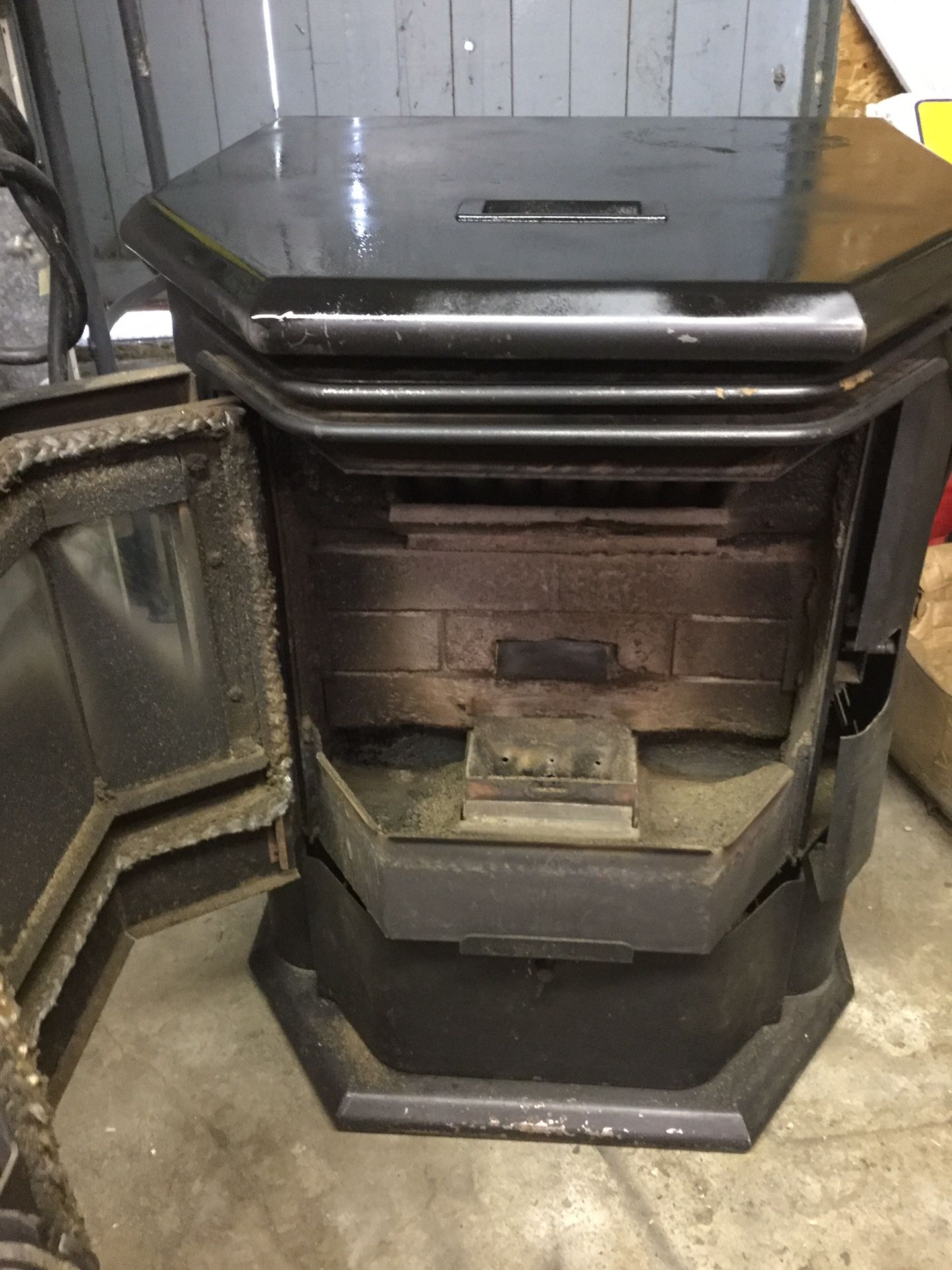 Whitfield Pellet Stove for Sale in Sultan, WA OfferUp