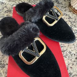 Stylish Black Velvet Shoes 