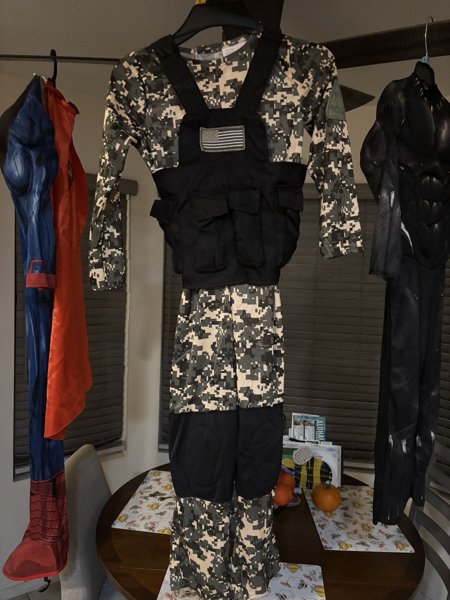 Halloween Costumes Swat, Black Panther, Superman