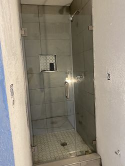 Vendo shower doors