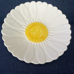 Vintage 1950s GIEN France Daisy flower porcelain 9 inch plate bowl