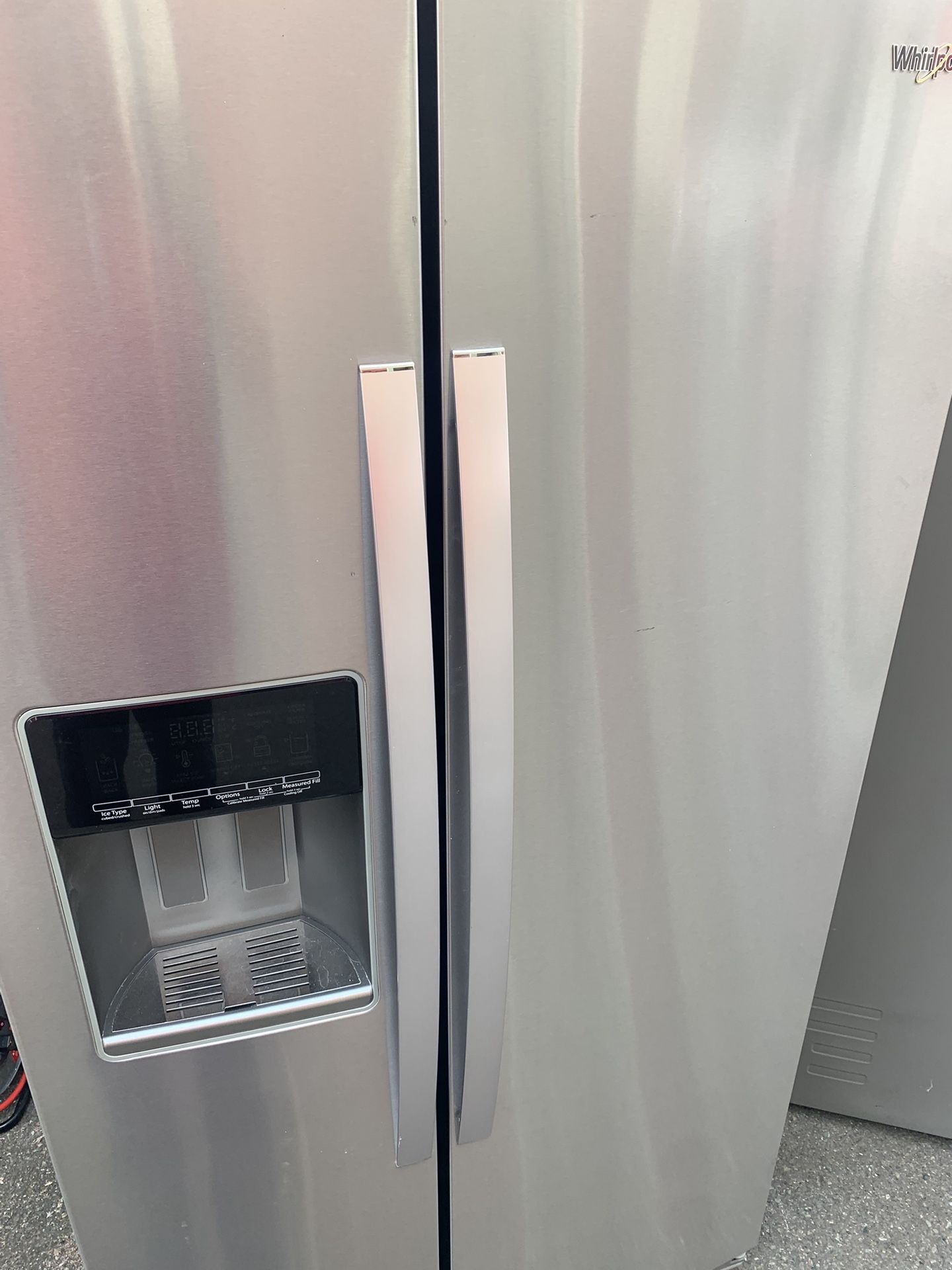 Like New Whirlpool Side By Side Stainless Steel Refrigerator With Water And Ice