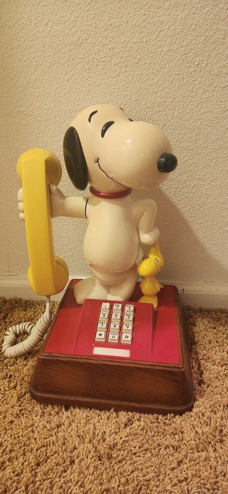 Vintage snoopy telephone