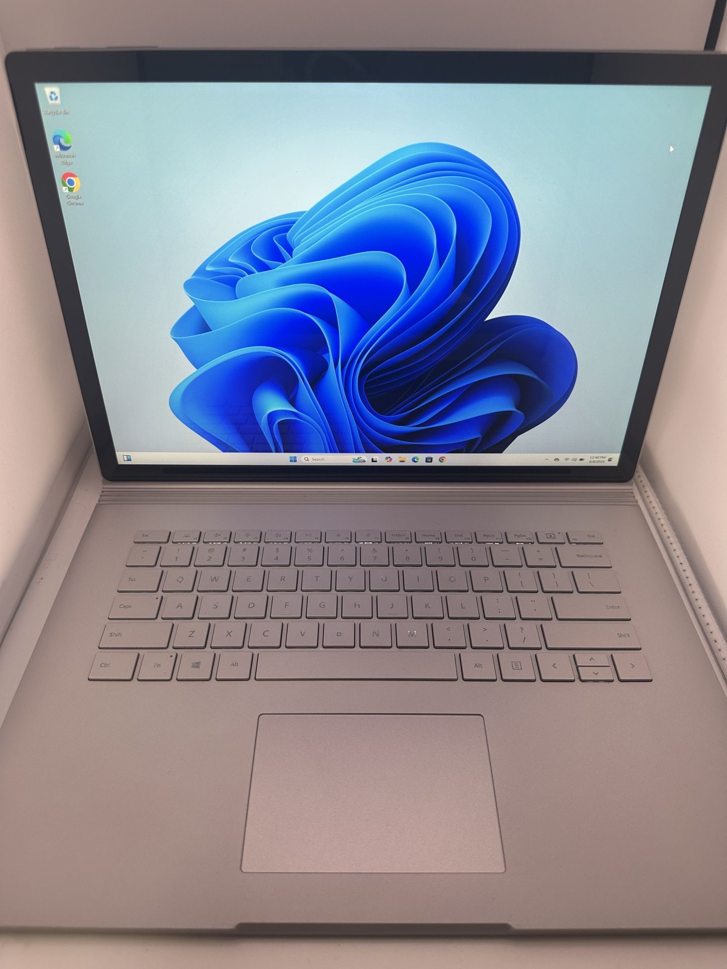 Microsoft Surface Book 3 Platinum, Core i7 / 16GB RAM / Windows 11 Pro / 15” detach Touchscreen