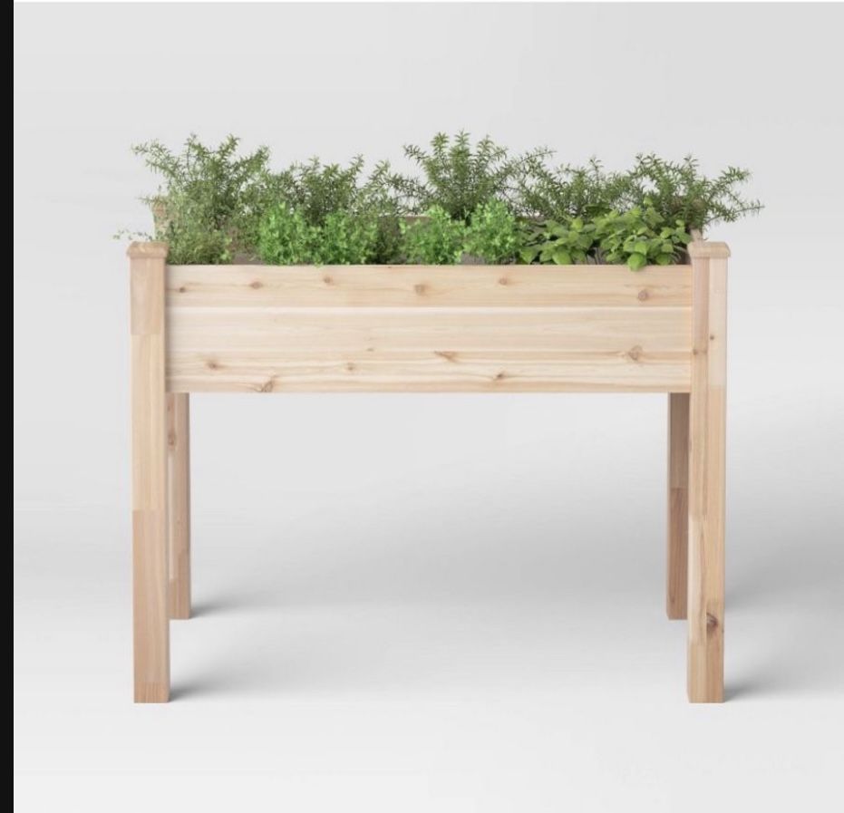 Outdoor raised garden bed